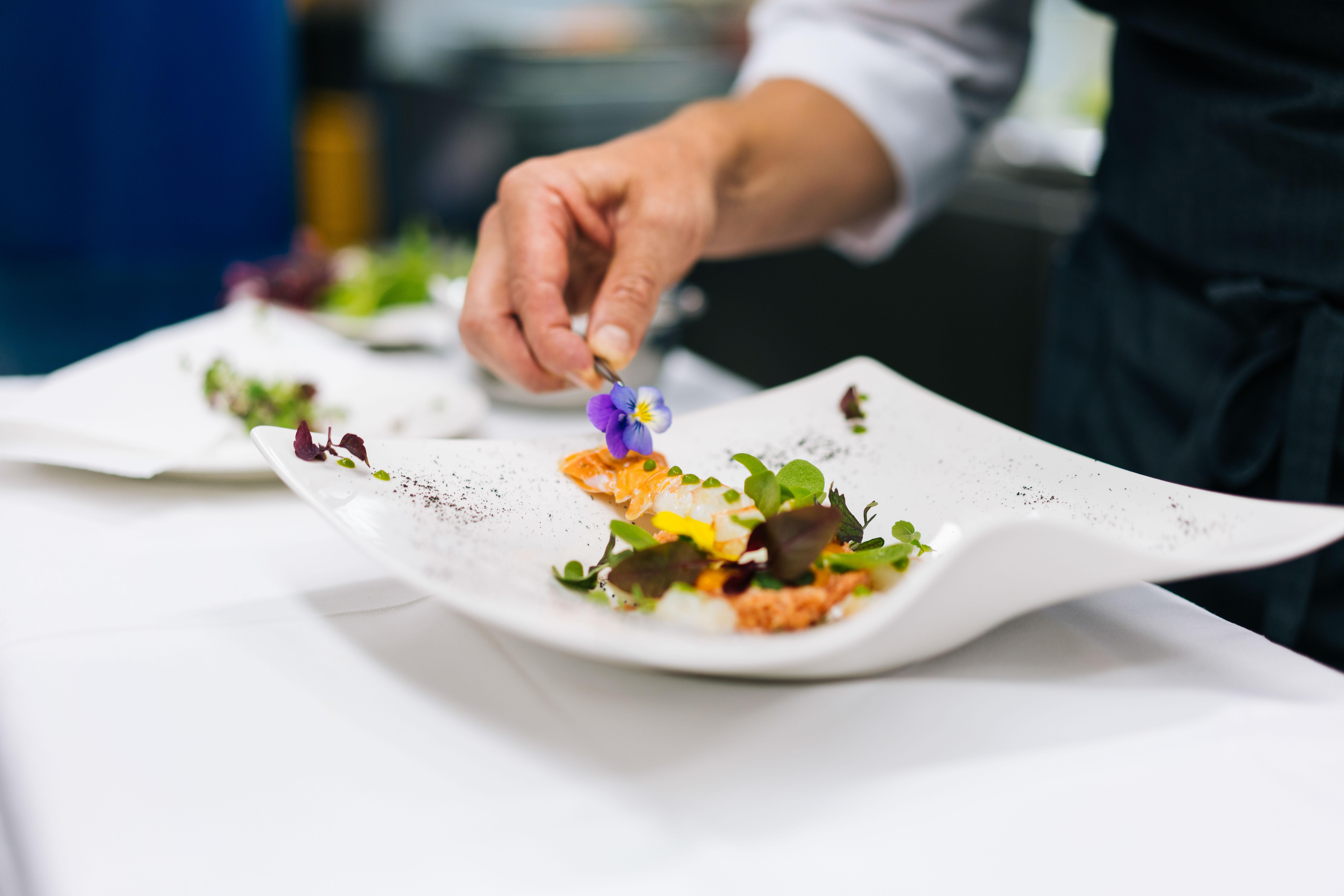 Grand Hotel Villa Castagnola Lugano Kültér fotó A chef finishing a plate