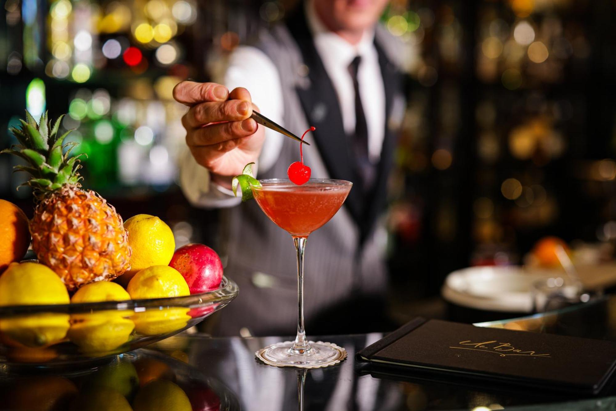 Grand Hotel Villa Castagnola Lugano Kültér fotó A bartender adding a cherry to a cocktail